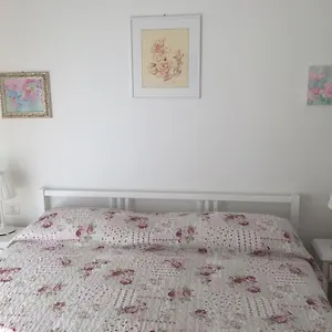 La Vie En Rose Apartment